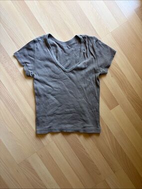 Brandy Melville Ribbed V-neck